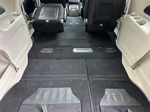 Used 2024 Chrysler Voyager LX image 14