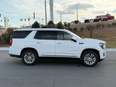 Used 2024 GMC Yukon SLT image 6