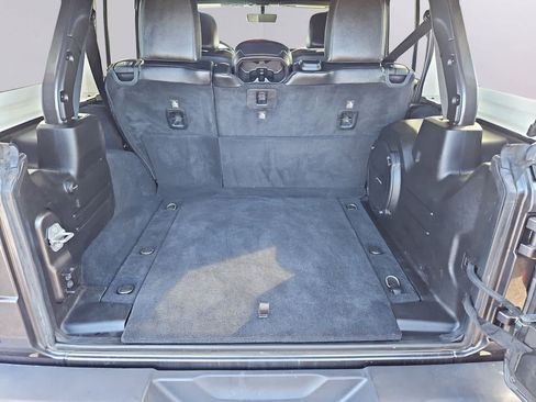 Used 2019 Jeep Wrangler Unlimited Sahara w/ Quick Order Package 24M Moab image 32