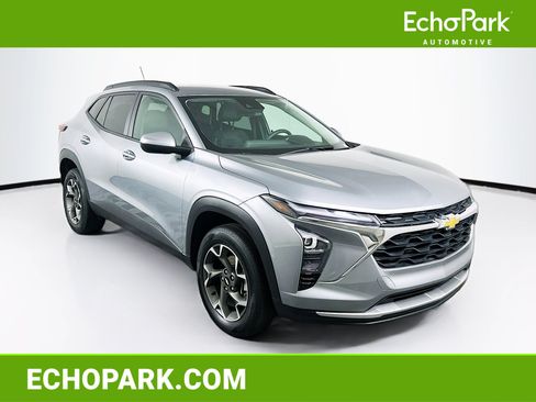 Used 2024 Chevrolet Trax LT FWD image 1