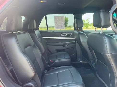 Used 2016 Ford Explorer XLT w/ Equipment Group 202A AWD/4WD image 31