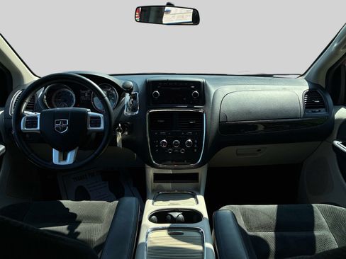 Used 2016 Dodge Grand Caravan SXT w/ Rear Park Assist Package FWD image 18