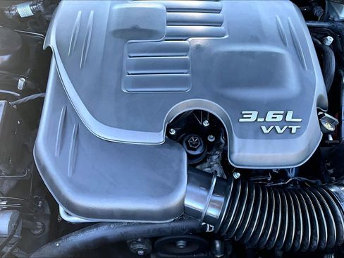 Used 2017 Dodge Charger SE w/ Blacktop Package RWD image 32