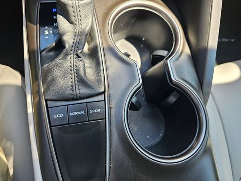 Used 2023 Toyota Camry SE FWD image 13