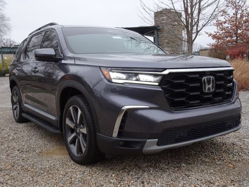 Used 2025 Honda Pilot Elite image 13