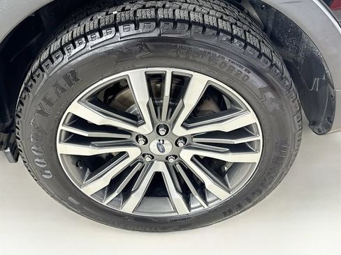 Used 2017 Ford Explorer Platinum AWD/4WD image 43