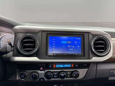 Used 2018 Toyota Tacoma Limited AWD/4WD image 22