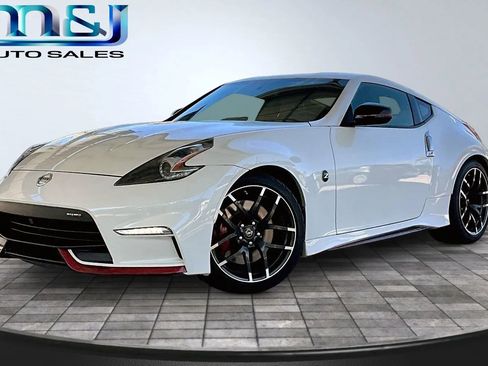 Used 2017 Nissan 370Z NISMO image 1