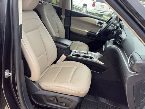 Used 2020 Ford Explorer XLT w/ Equipment Group 202A AWD/4WD image 21