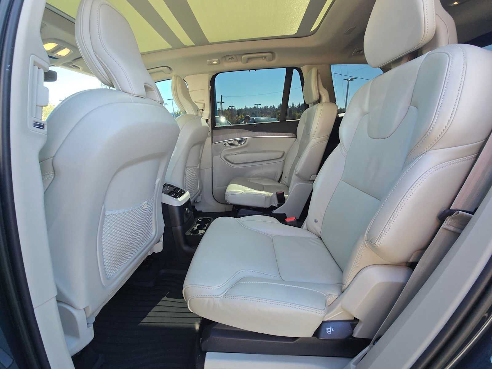 Used 2023 Volvo XC90 T8 Ultimate AWD/4WD image 16