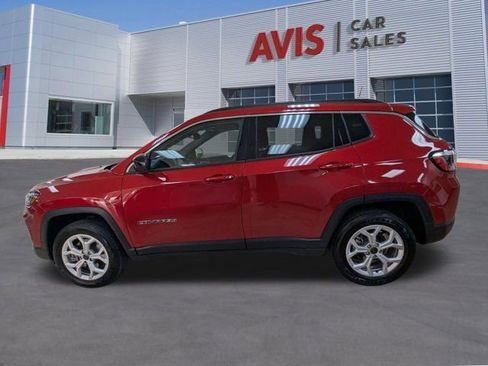 Used 2025 Jeep Compass Latitude w/ Sun & Sound Group AWD/4WD image 10