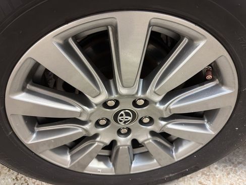 Used 2018 Toyota Sienna Limited image 36