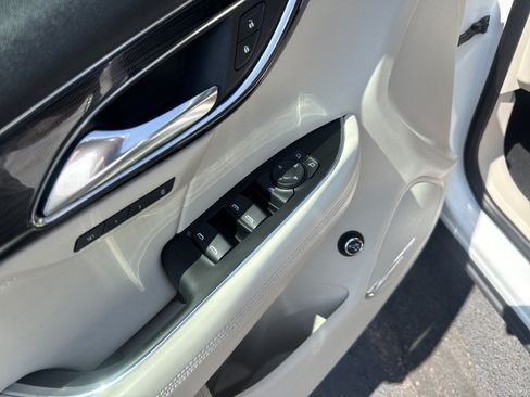 Used 2021 Buick Envision Essence w/ Technology Package I AWD/4WD image 17