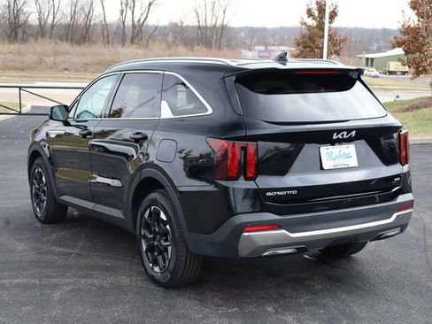 Certified 2024 Kia Sorento S image 7