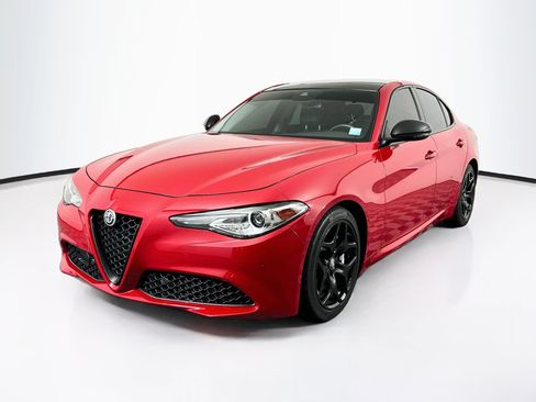 Used 2021 Alfa Romeo Giulia Sprint w/ Nero Edizione RWD image 3