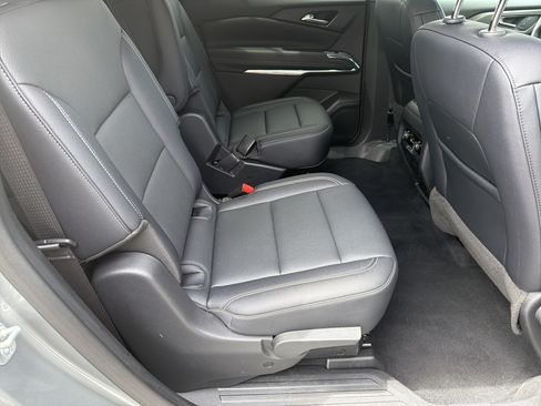 Used 2025 Chevrolet Traverse LT FWD image 18
