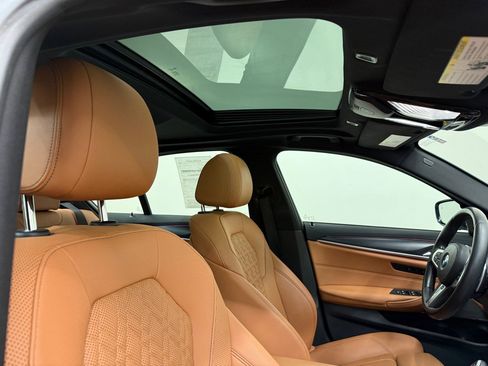 Used 2023 BMW 540i xDrive w/ M Sport Package image 26