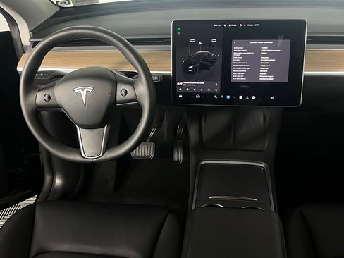 Used 2025 Tesla Model Y Long Range image 12