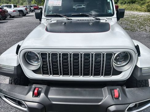 Used 2024 Jeep Wrangler Unlimited Sahara w/ Safety Group AWD/4WD image 38