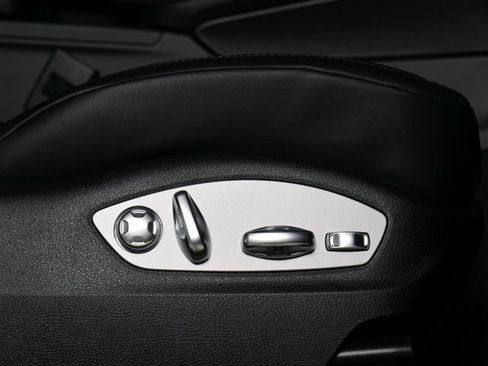 Certified 2026 Porsche Macan AWD/4WD image 32