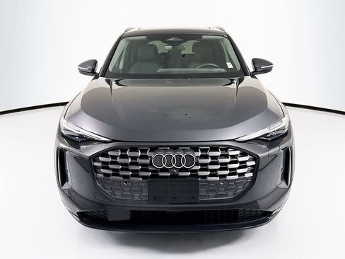 Used 2025 Audi Q5 Premium Plus w/ Premium Plus AWD/4WD image 2
