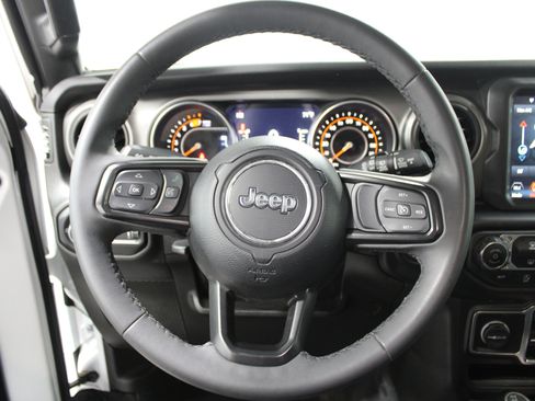 Used 2023 Jeep Wrangler Unlimited Sport AWD/4WD image 9