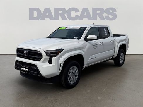 Certified 2026 Toyota Tacoma SR5 AWD/4WD image 3