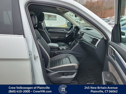 Used 2022 Volkswagen Atlas SEL Premium image 16