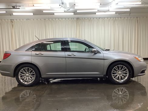 Used 2013 Chrysler 200 Limited image 5