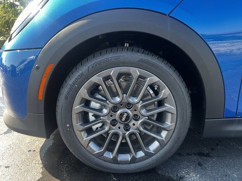 Certified 2025 MINI Cooper S image 9