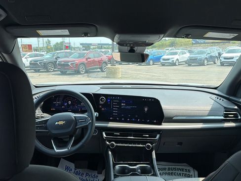 Used 2026 Chevrolet Traverse LT w/ Driver Confidence Package FWD image 16