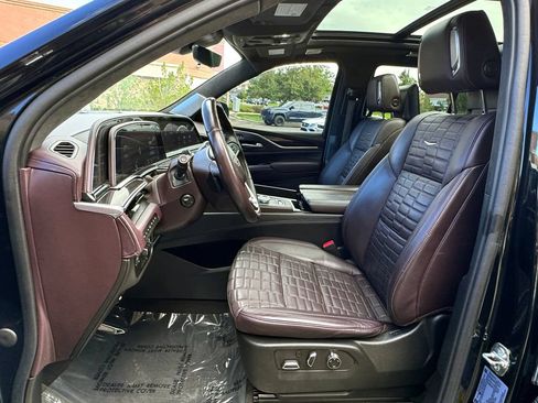 Used 2022 Cadillac Escalade Sport Platinum AWD/4WD image 19