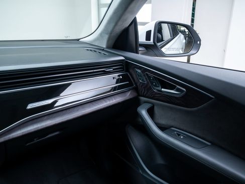 Used 2019 Audi Q8 Prestige AWD/4WD image 11