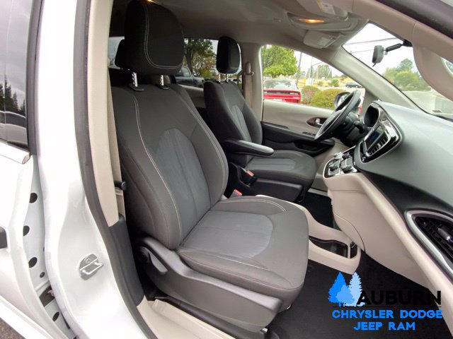 Used 2021 Chrysler Voyager L FWD image 13