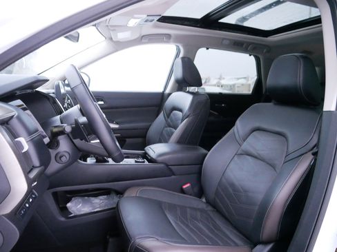 Certified 2025 Nissan Pathfinder Platinum w/ Cargo Package image 34