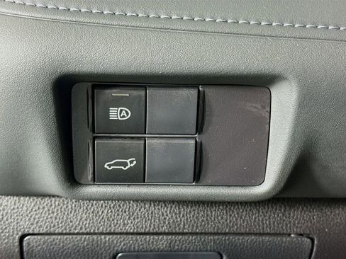 Used 2022 Toyota Highlander XLE image 10