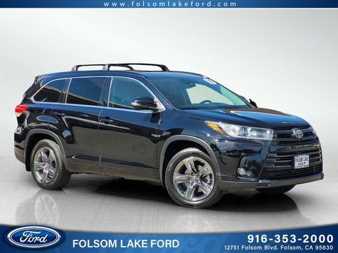 Used 2018 Toyota Highlander SE image 1