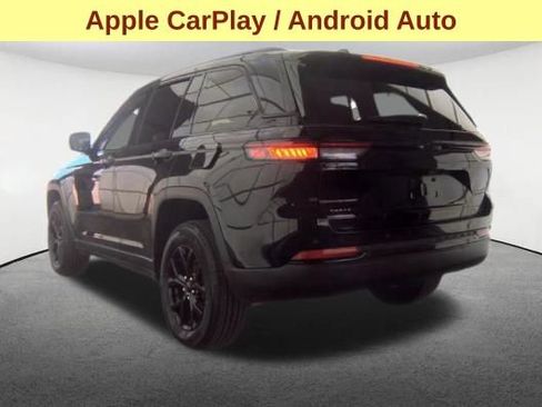 Used 2025 Jeep Grand Cherokee Altitude AWD/4WD image 8