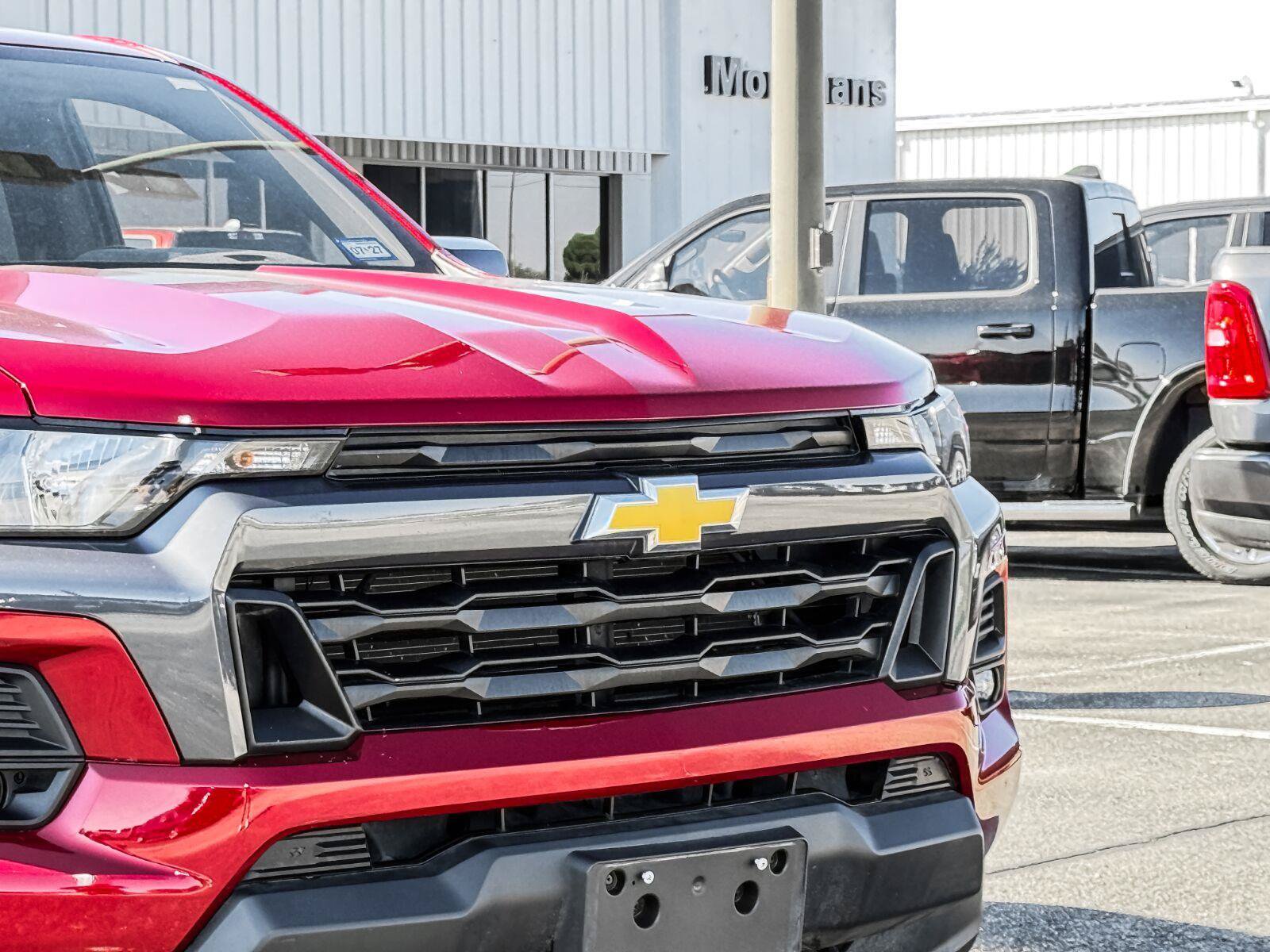 Certified 2024 Chevrolet Colorado LT w/ LT Convenience Package II AWD/4WD image 7