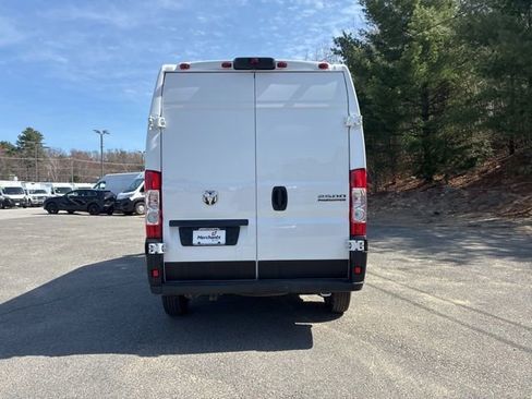 Used 2024 RAM ProMaster 2500 w/ Convenience Group FWD image 9