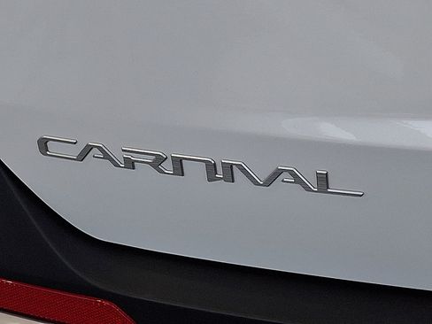 New 2026 Kia Carnival EX FWD image 6