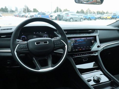 New 2026 Jeep Grand Cherokee Laredo image 2