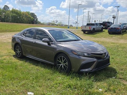 Used 2024 Toyota Camry SE w/ Convenience Package image 7