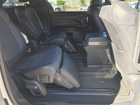Certified 2025 Toyota Sienna Platinum image 17