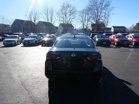 Used 2021 Nissan Versa SV image 4