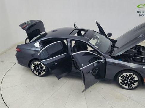 Used 2025 BMW 530i RWD image 86