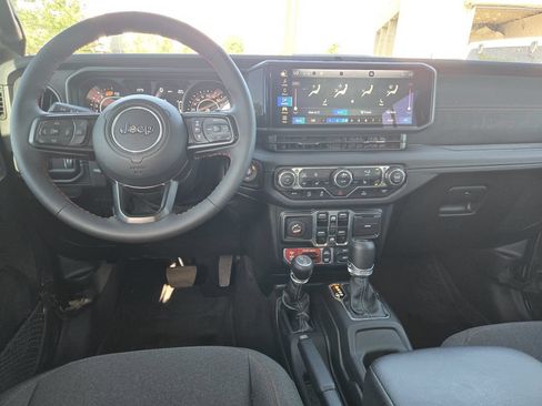 Used 2024 Jeep Wrangler Unlimited Rubicon AWD/4WD image 26