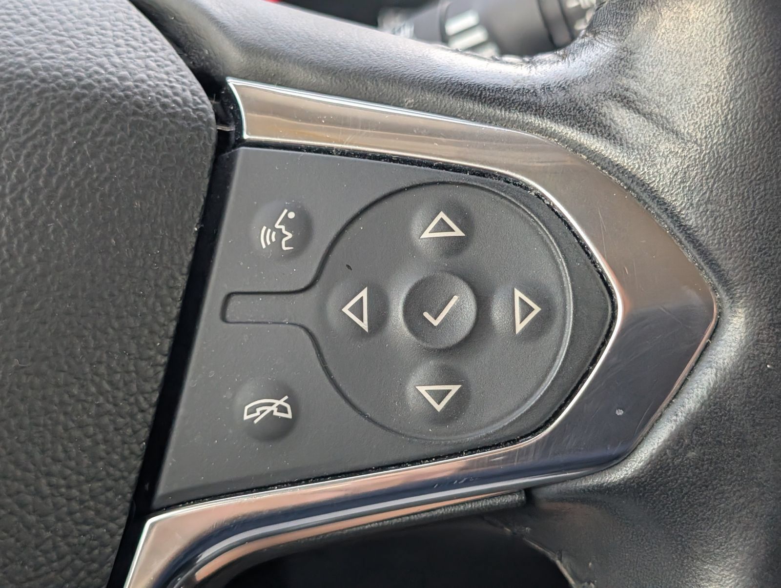 Used 2018 Chevrolet Traverse LT FWD image 13