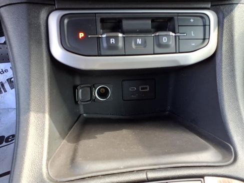 Certified 2023 GMC Acadia SLE image 12