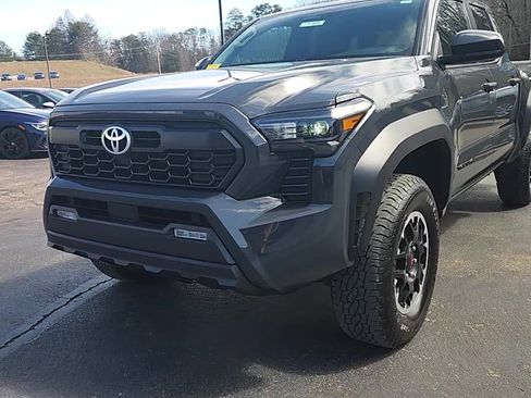 Used 2025 Toyota Tacoma TRD Off-Road image 2